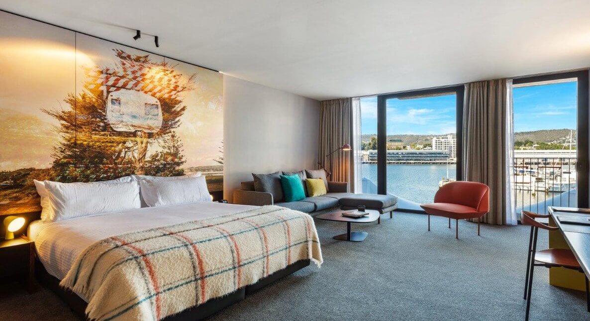 Superior Waterfront Room | MACq 01
